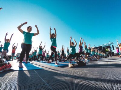 large outdoor fitness class